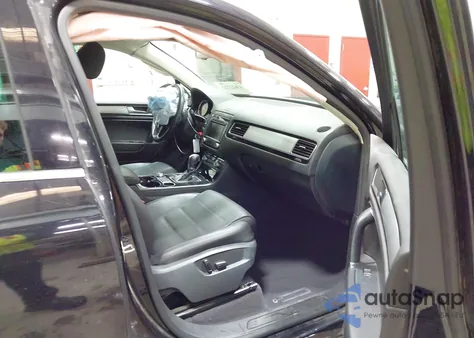 2015 Volkswagen Touareg V6 Sport from USA, damaged, VIN WVGEF9BP2FD007046